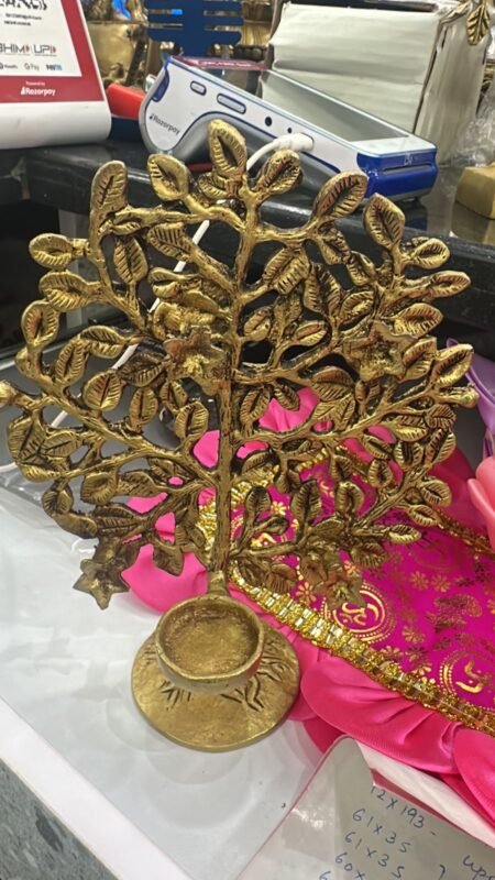 Brass Leaf Tree Oil Lamp Round Base