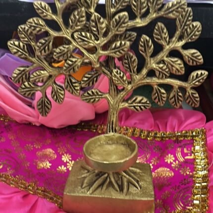 Brass Leaf Tree Oil Lamp Square Base